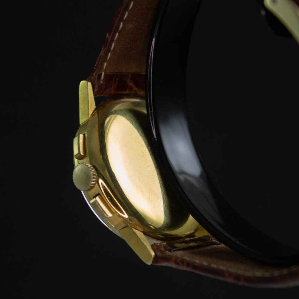 Watch Universal Geneve Compax Chrono 18k second-hand