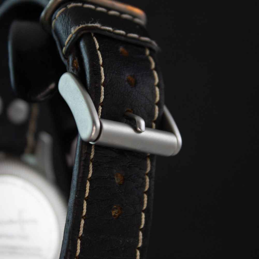 Watch Varios Hamilton Khaki Pioneer second-hand