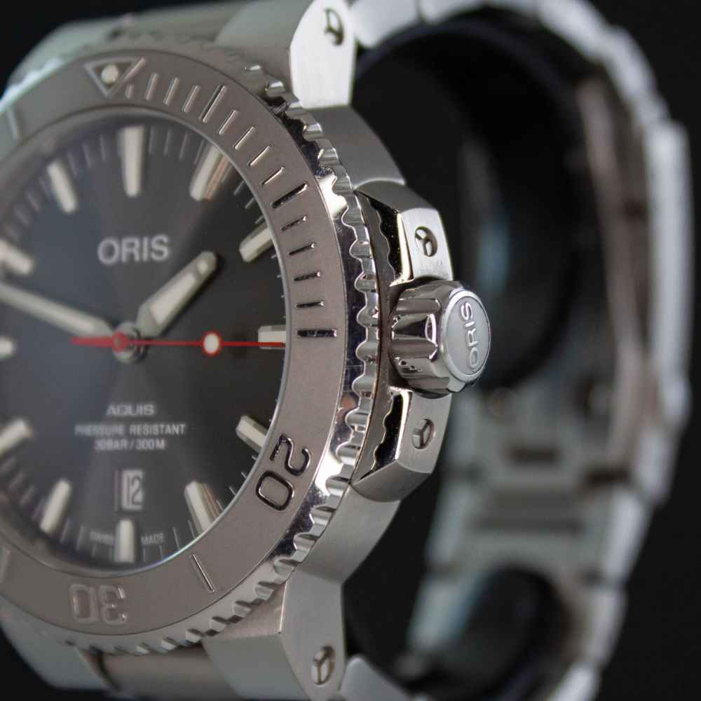 Watch Varios Oris Aquis Date Relief second-hand