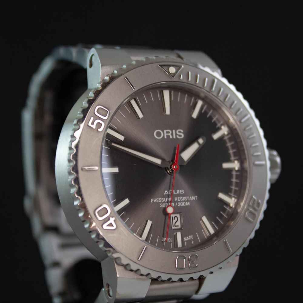 Watch Varios Oris Aquis Date Relief second-hand