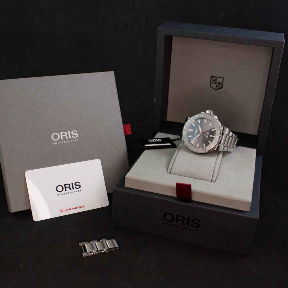 Watch Varios Oris Aquis Date Relief second-hand